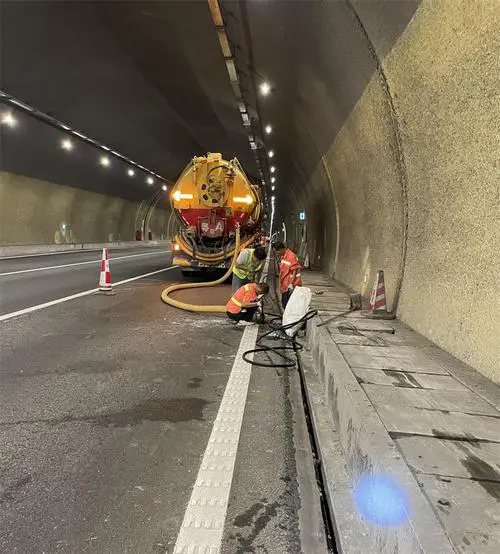 后安镇隧道排水渠清淤